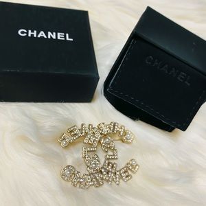 😍Chanel Crystals & Pearls Brooch
